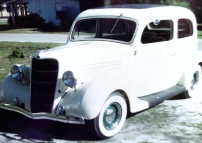 1935 Ford Sedan - Business Coupe